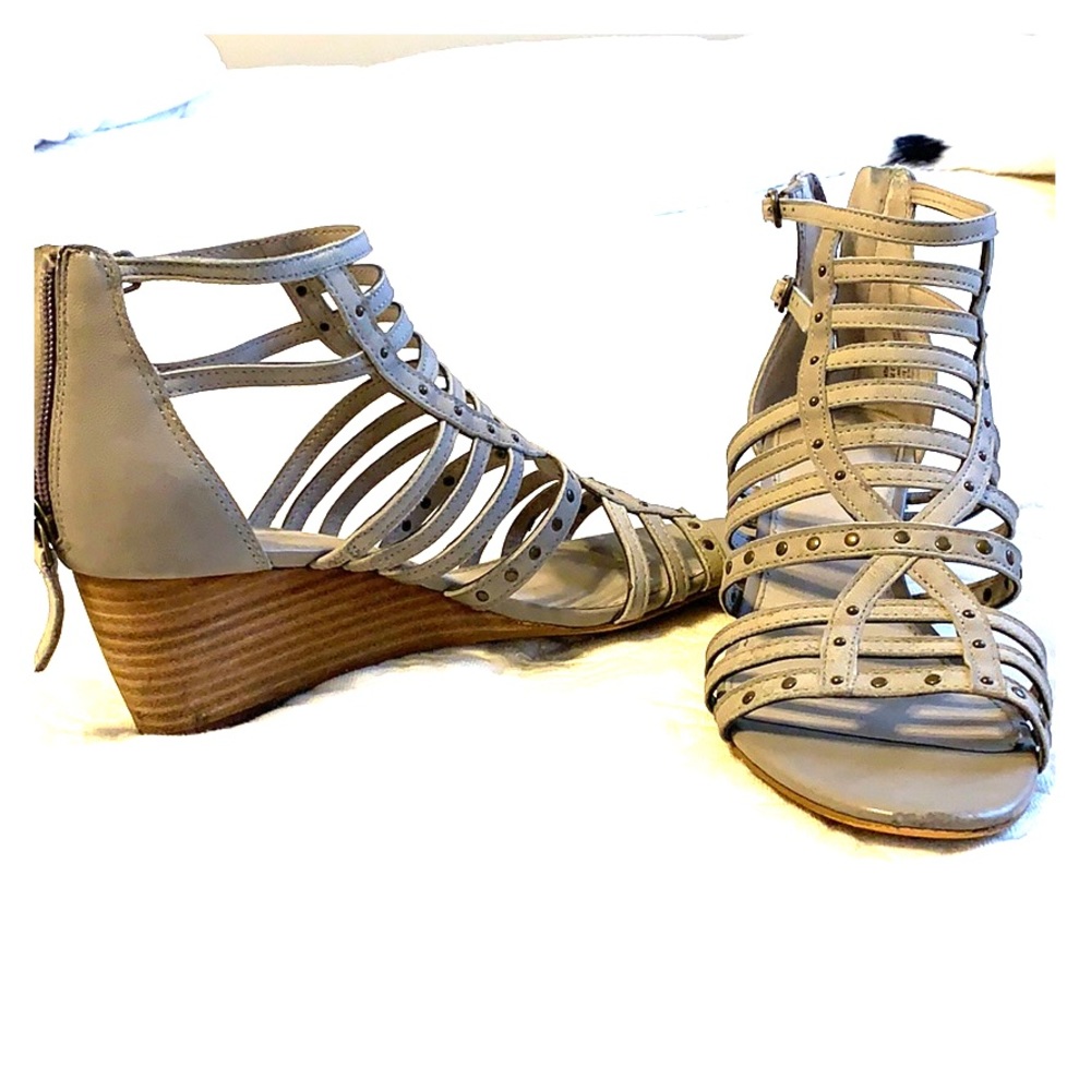 Hi he Size 7.5 Wedge Sandals